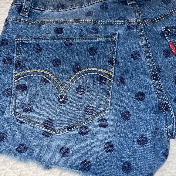 Levi’s distressed denim medium dark jean shorts with polkadots. - Picture 5 of 9
